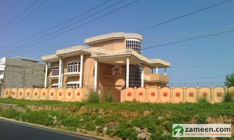 One Kanal Triple Storey House For Sale With One Kanal Land