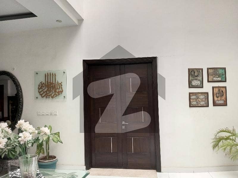نارتھ ناظم آباد ۔ بلاک این نارتھ ناظم آباد کراچی میں 8 کمروں کا 1.25 کنال مکان 10.3 کروڑ میں برائے فروخت۔
