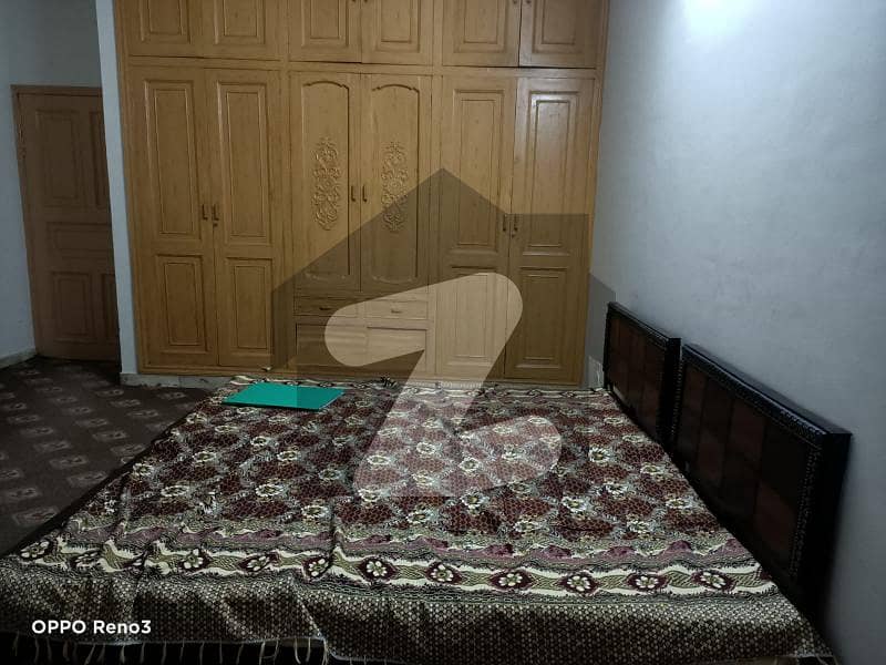 Room Available In Girls Hostel  On Beautiful Location.