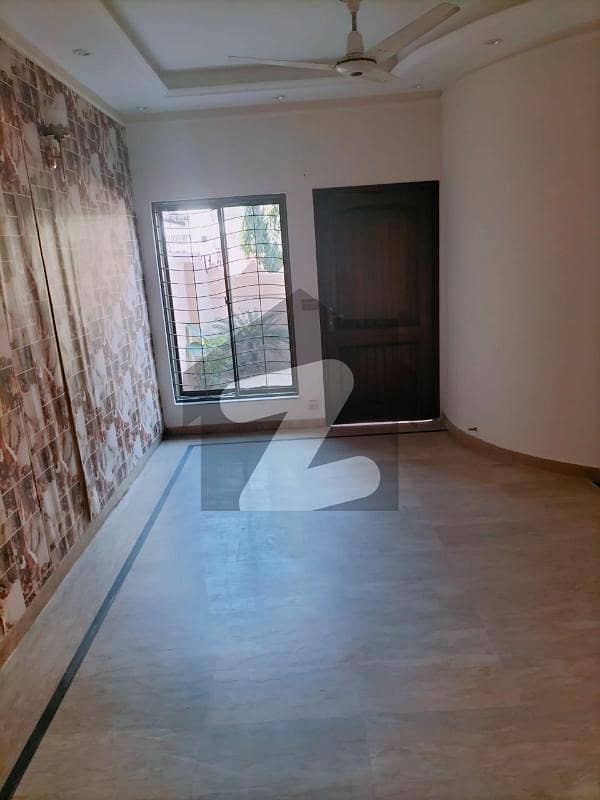 ویلینشیاء ۔ بلاک ایف ویلینشیاء ہاؤسنگ سوسائٹی لاہور میں 5 کمروں کا 10 مرلہ مکان 2.8 کروڑ میں برائے فروخت۔