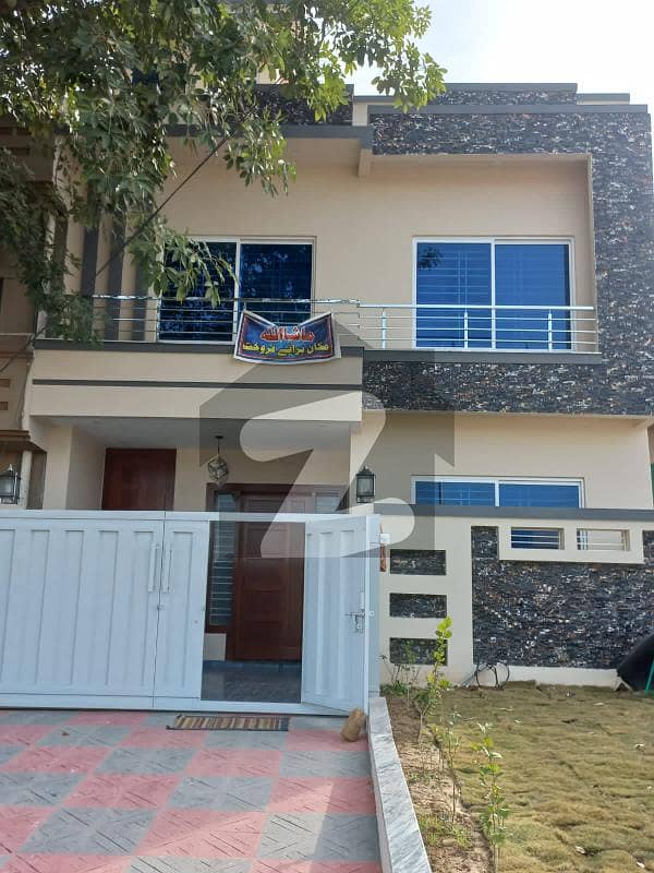 4 Marla House In G-13 For Sale