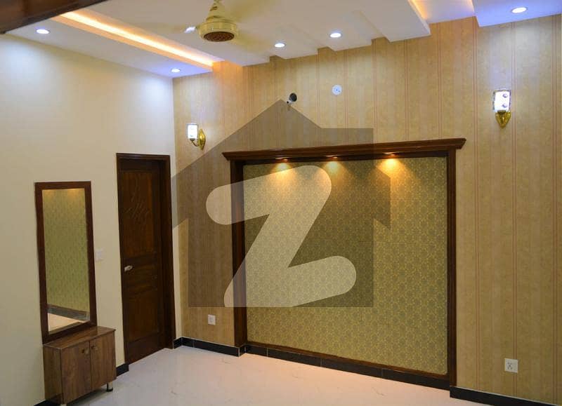 ایس اے گارڈنز فیز 2 ایس اے گارڈنز جی ٹی روڈ لاہور میں 2 کمروں کا 5 مرلہ مکان 55 لاکھ میں برائے فروخت۔