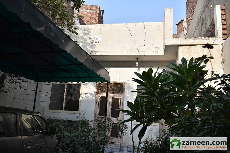 نوناریاں چوک سمن آباد لاہور میں 2 کمروں کا 8 مرلہ مکان 1.2 کروڑ میں برائے فروخت۔