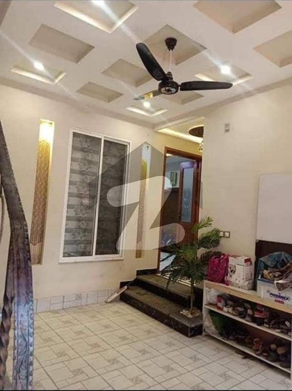 گلبرگ ویلی فیصل آباد میں 5 کمروں کا 5 مرلہ مکان 1.5 کروڑ میں برائے فروخت۔