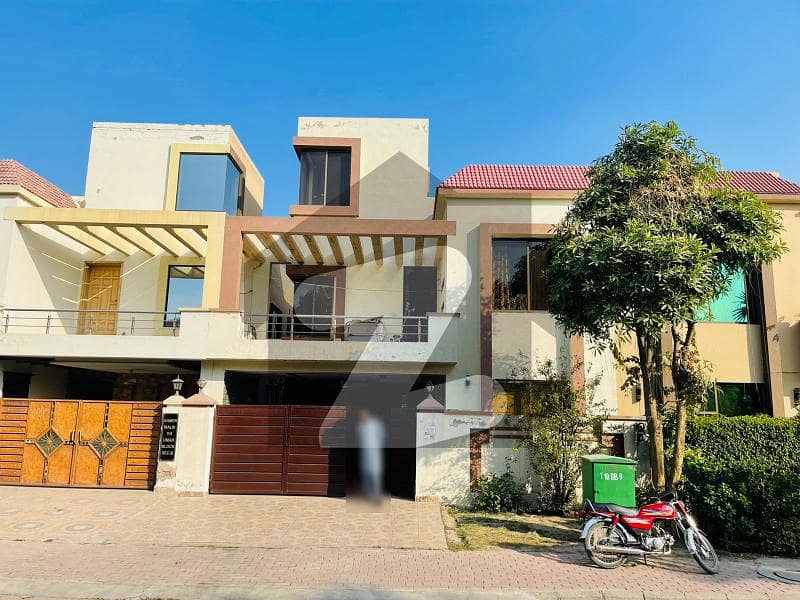 8 MARLA HOUSE FOR SALE IN UMAR BLOCK SECTOR B BAHRIA TOWN LAHORE