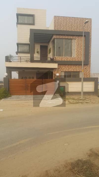 PARK FACING 8 MARLA HOT LOCATION HOUSE AVAILABLE FOR RENT IN LOW COST D EXT BLOCK