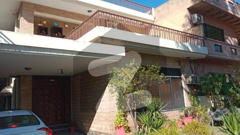 4500 Square Feet House For Rent Is Available In G-11/2