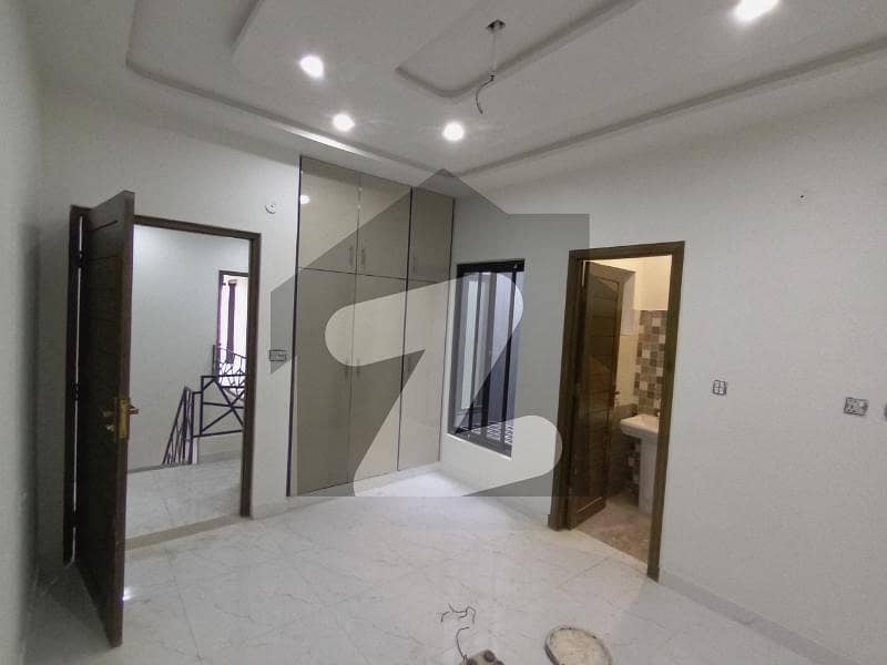 غالب سٹی فیصل آباد میں 3 کمروں کا 3 مرلہ مکان 80 لاکھ میں برائے فروخت۔