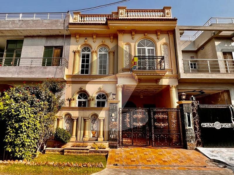 بینکرز کوآپریٹو ہاؤسنگ سوسائٹی لاہور میں 4 کمروں کا 5 مرلہ مکان 2.3 کروڑ میں برائے فروخت۔