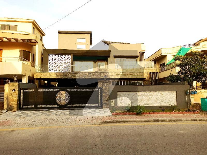 1 KANAL BRAND NEW HOUSE WITH 5 BEDROOMS FOR SALE PHASE 2