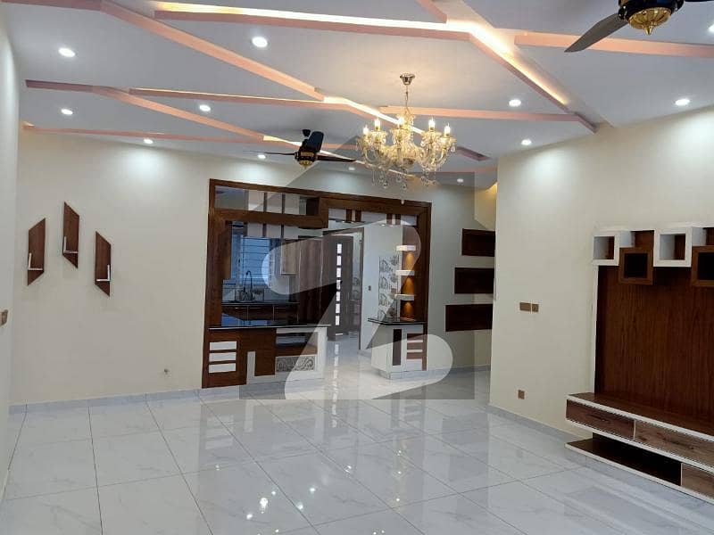 سوان گارڈن ۔ بلاک ایچ سوان گارڈن اسلام آباد میں 7 کمروں کا 1 کنال مکان 5.9 کروڑ میں برائے فروخت۔