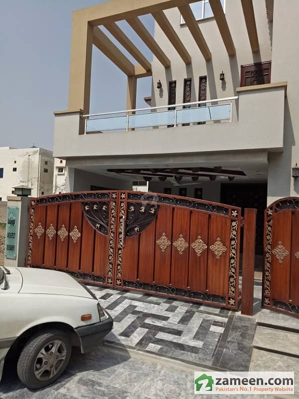 Brand New 8 Marla Luxurious House On 60 Feet Main Road Available For Rent