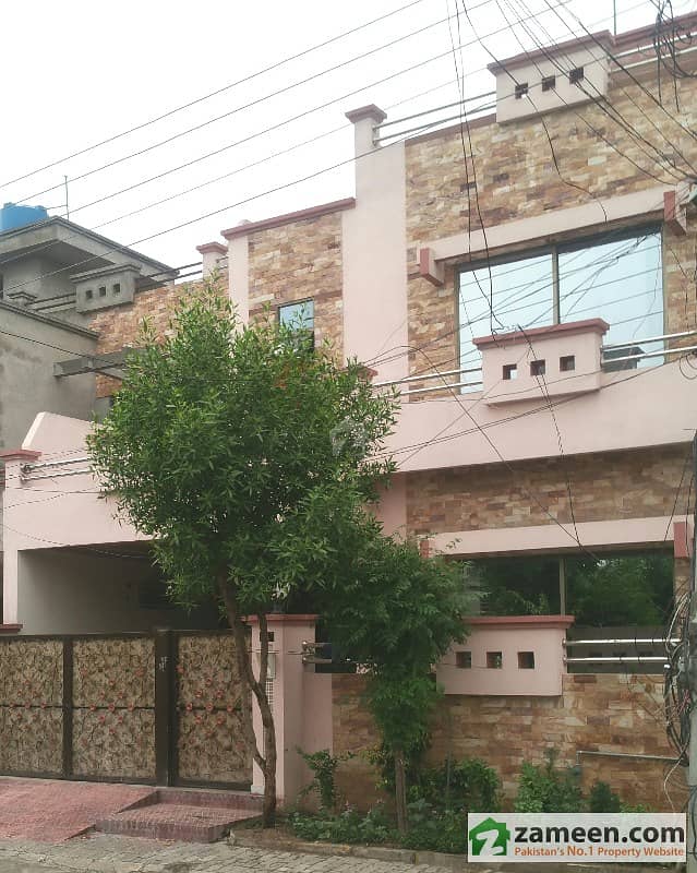 مسلم ٹاؤن فیصل آباد میں 4 کمروں کا 5 مرلہ مکان 99 لاکھ میں برائے فروخت۔