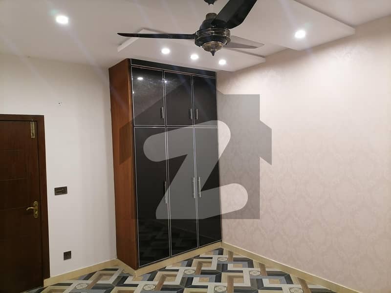 بحریہ نشیمن لاہور میں 5 کمروں کا 8 مرلہ مکان 2.16 کروڑ میں برائے فروخت۔