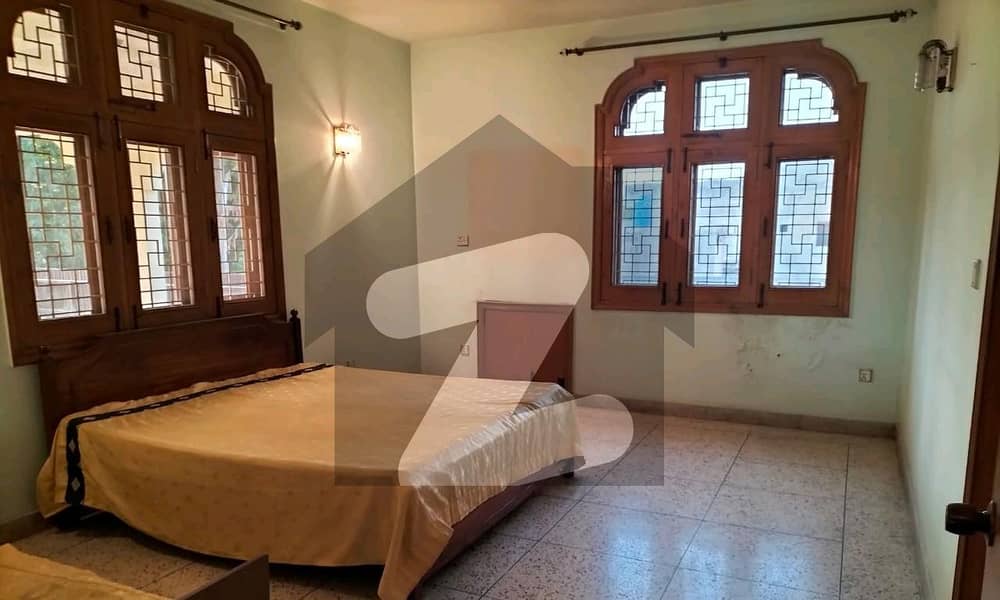 ماڈل ٹاؤن ۔ بلاک ای ماڈل ٹاؤن لاہور میں 7 کمروں کا 2 کنال مکان 15 کروڑ میں برائے فروخت۔