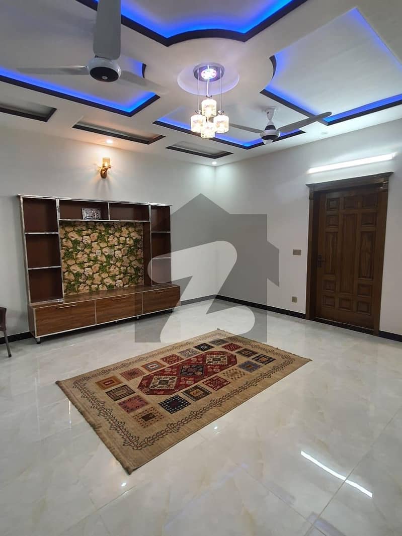 جی ۔ 13/2 جی ۔ 13 اسلام آباد میں 5 کمروں کا 8 مرلہ مکان 3.8 کروڑ میں برائے فروخت۔