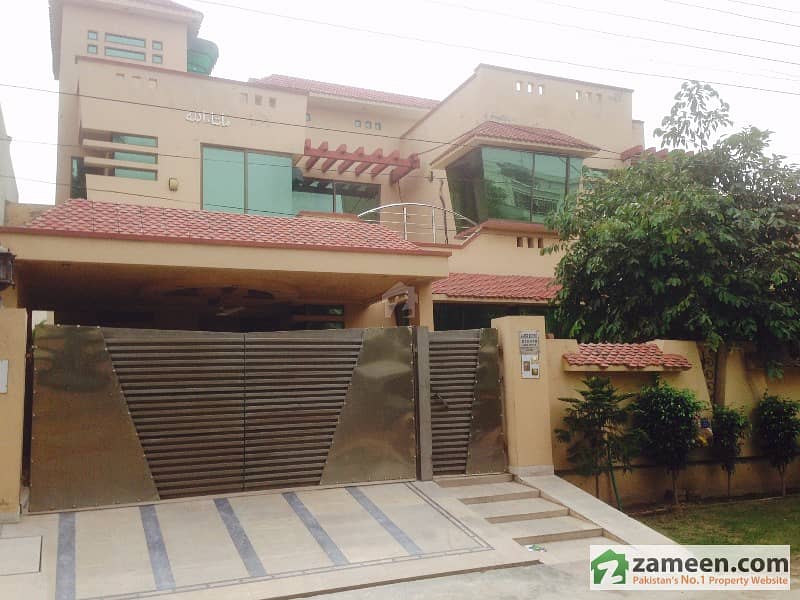 Room For Rent - Eiman Girls Hostel Near UCP And Shaukat Khanum Cancer Hospital