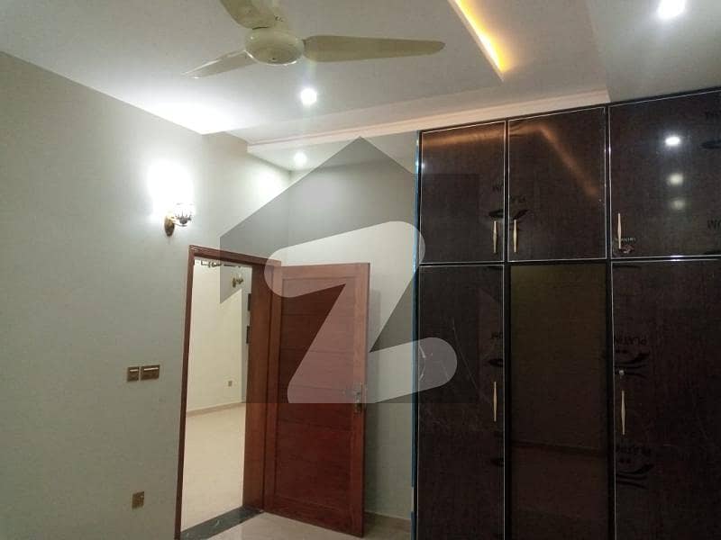 لیک سٹی ۔ سیکٹر ایم ۔ 2اے لیک سٹی رائیونڈ روڈ لاہور میں 5 کمروں کا 10 مرلہ مکان 1.5 لاکھ میں کرایہ پر دستیاب ہے۔