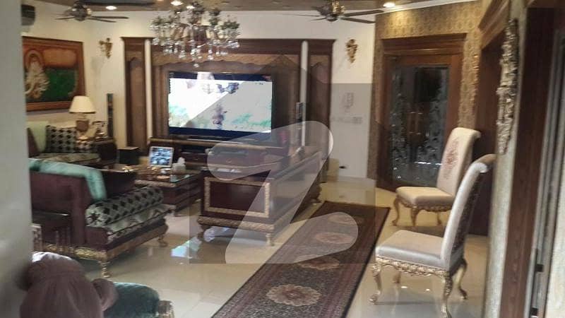 ڈی ایچ اے فیز 5 - بلاک اے فیز 5 ڈیفنس (ڈی ایچ اے) لاہور میں 5 کمروں کا 1 کنال مکان 10.5 کروڑ میں برائے فروخت۔