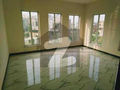 گلبرگ ویلی فیصل آباد میں 3 کمروں کا 5 مرلہ مکان 1.6 کروڑ میں برائے فروخت۔