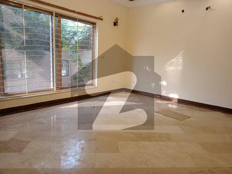 10 Marla House For Rent In Dha Phase 5 Near Lgs