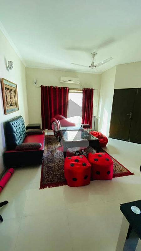پی اے ایف فالکن کمپلیکس گلبرگ لاہور میں 2 کمروں کا 1 کنال بالائی پورشن 70 ہزار میں کرایہ پر دستیاب ہے۔