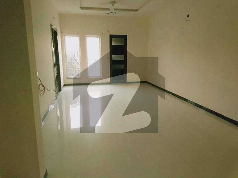 حسن ولاز فیصل آباد میں 4 کمروں کا 6 مرلہ مکان 1.6 کروڑ میں برائے فروخت۔