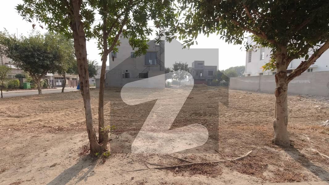 11 Marla Cornor Facing Park Possession Utility Paid Map Stucture Paid Plot For Sale In Talha Block Bahria Town Lahore