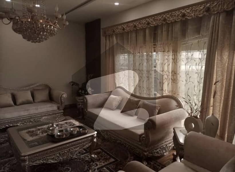 ماڈل ٹاؤن ۔ بلاک کے ماڈل ٹاؤن لاہور میں 6 کمروں کا 2 کنال مکان 13 کروڑ میں برائے فروخت۔