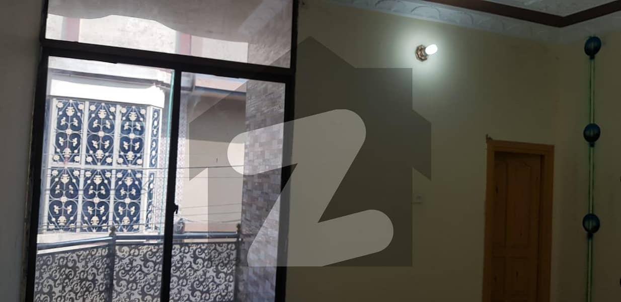 ڈلا زیک روڈ پشاور میں 7 کمروں کا 5 مرلہ مکان 1.7 کروڑ میں برائے فروخت۔