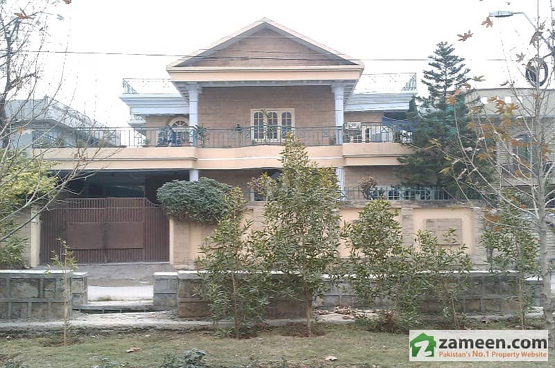 House In Main Saddar Near M. H/AFirm House In Main Saddar Near M. H/AFirm