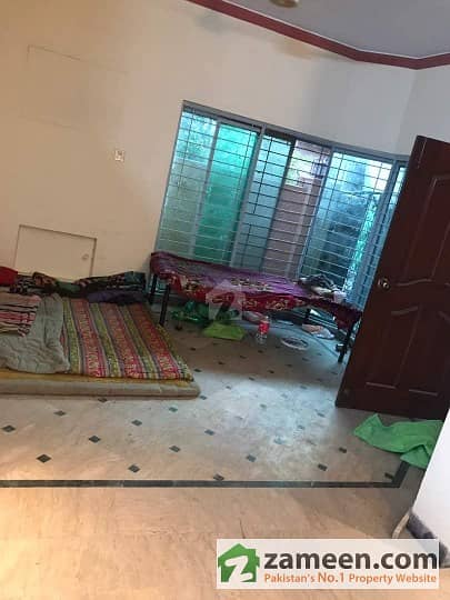 کیولری گراؤنڈ لاہور میں 4 کمروں کا 10 مرلہ مکان 1. 65 کروڑ میں برائے فروخت۔