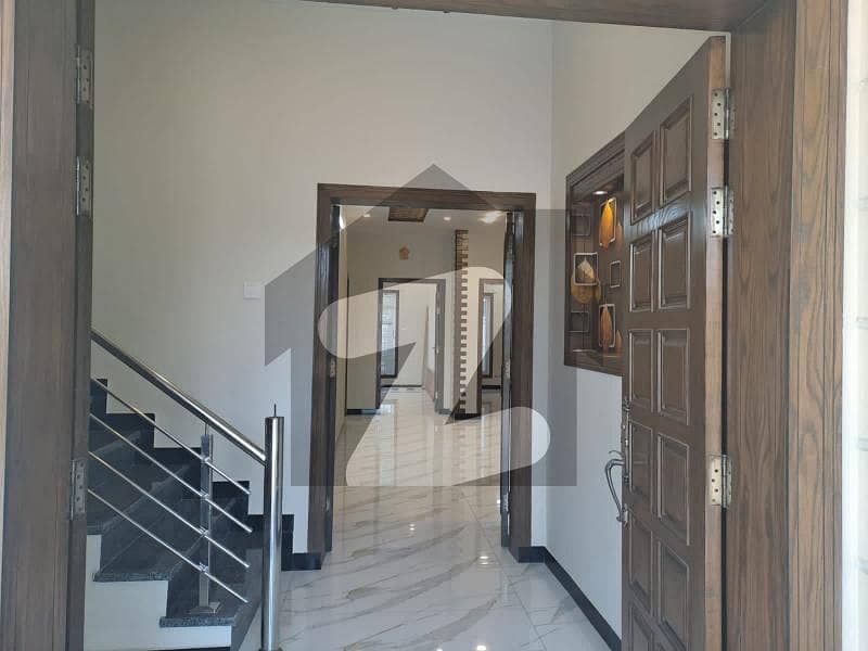پی ایم سی ایچ ایس - پاکستان میڈیکل کوآپریٹو ہاؤسنگ ای ۔ 11/2 ای ۔ 11 اسلام آباد میں 6 کمروں کا 10 مرلہ مکان 5.21 کروڑ میں برائے فروخت۔
