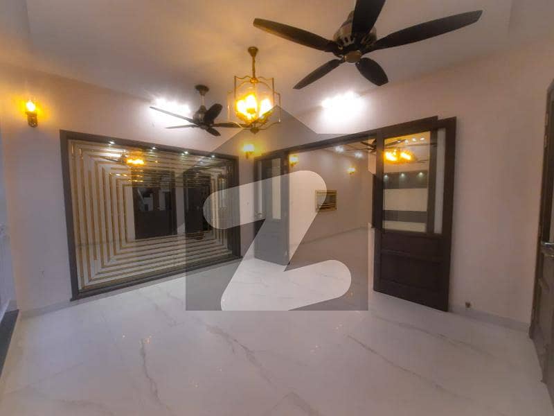 10 Marla Lavish House For Sale In Bahria Town Lahore