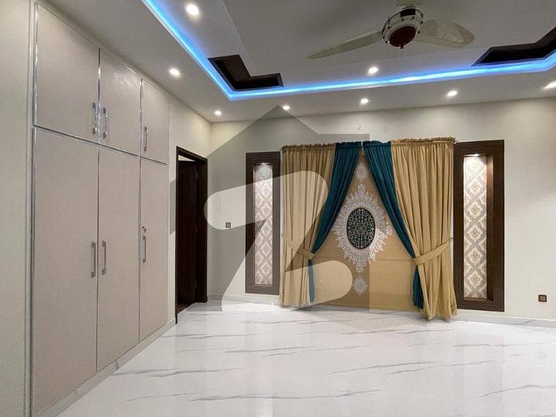 بحریہ ٹاؤن گلبہار بلاک بحریہ ٹاؤن سیکٹر سی بحریہ ٹاؤن لاہور میں 5 کمروں کا 10 مرلہ مکان 1.1 لاکھ میں کرایہ پر دستیاب ہے۔