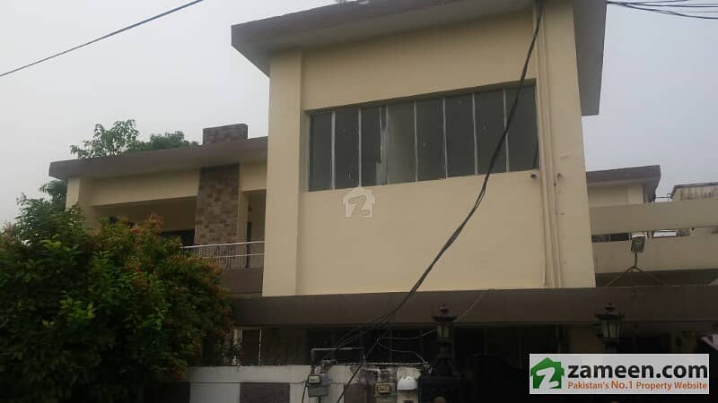 Firdosi Road Prime Location Independent Upper Portion For Decent Families
