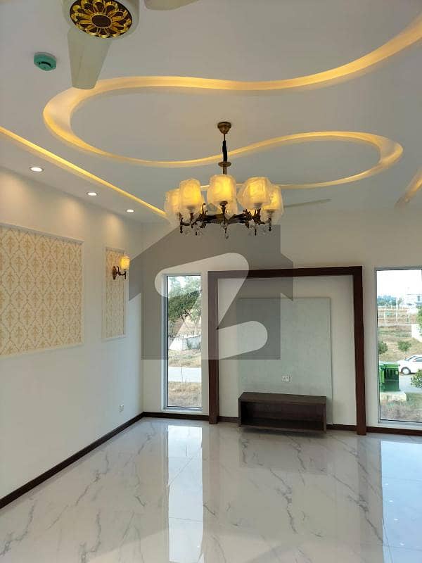 Ideal Location House Available For Sale In Lda Avenue - Block A