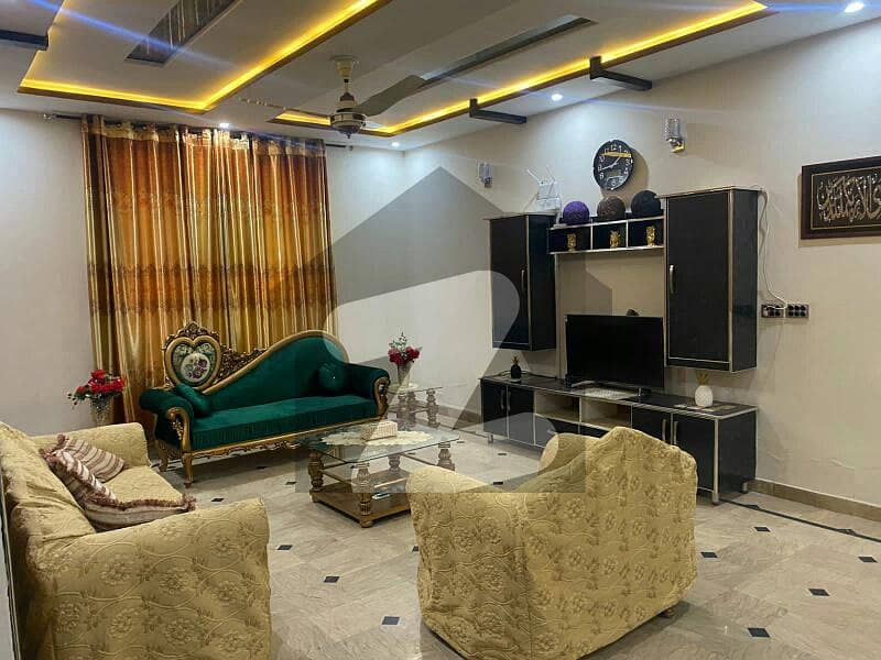 ریوینیو سوسائٹی لاہور میں 6 کمروں کا 1.2 کنال مکان 2.5 لاکھ میں کرایہ پر دستیاب ہے۔