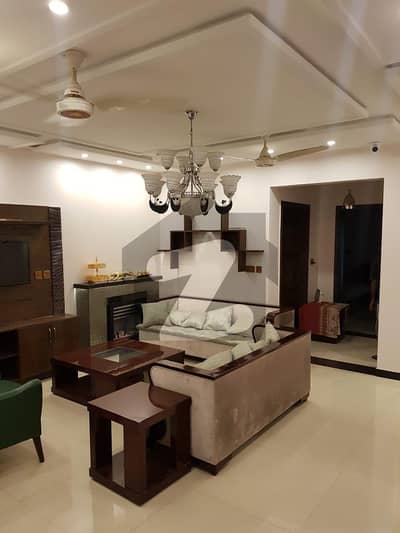 نشیمنِ اقبال فیز 1 نشیمنِ اقبال لاہور میں 5 کمروں کا 10 مرلہ مکان 2.75 کروڑ میں برائے فروخت۔