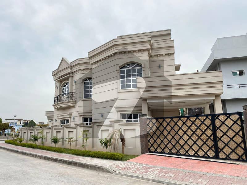 Facing Park House For sale In Beautiful Bahria Town Phase 3