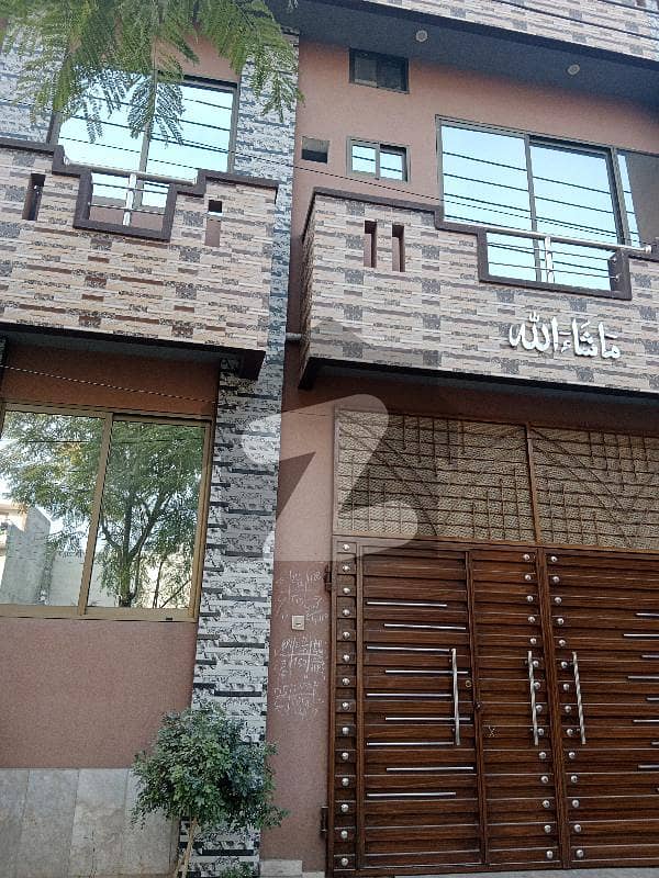 الاحمد گارڈن ہاوسنگ سکیم جی ٹی روڈ لاہور میں 3 کمروں کا 3 مرلہ مکان 31 ہزار میں کرایہ پر دستیاب ہے۔
