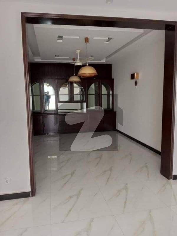 گلبرگ 3 - بلاک کے گلبرگ 3 گلبرگ لاہور میں 5 کمروں کا 1 کنال مکان 1.7 لاکھ میں کرایہ پر دستیاب ہے۔