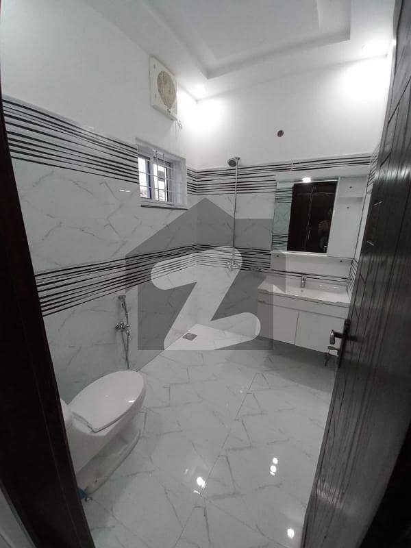 بحریہ ٹاؤن علی بلاک بحریہ ٹاؤن سیکٹر B بحریہ ٹاؤن لاہور میں 3 کمروں کا 8 مرلہ مکان 75 ہزار میں کرایہ پر دستیاب ہے۔