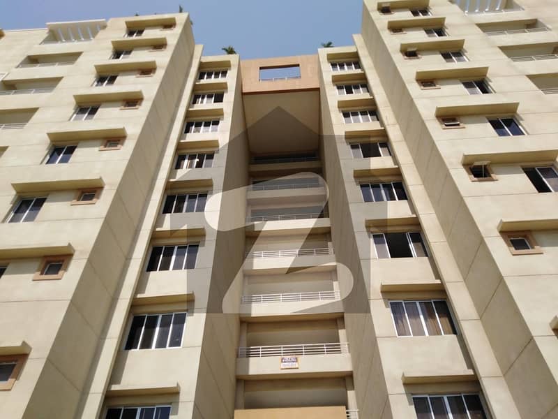 نیوی ہاؤسنگ سکیم کارساز کراچی میں 5 کمروں کا 19 مرلہ فلیٹ 9 کروڑ میں برائے فروخت۔