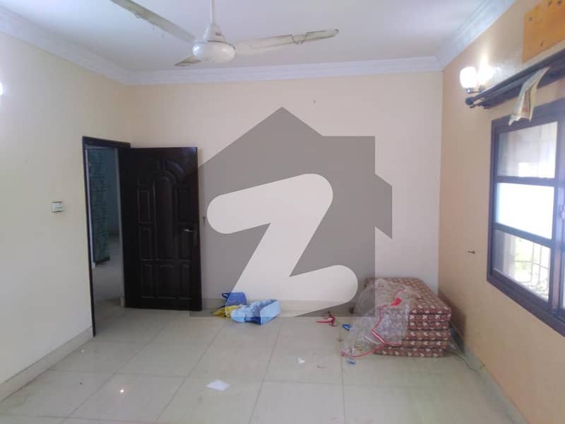 کلفٹن ۔ بلاک 5 کلفٹن کراچی میں 5 کمروں کا 2.4 کنال فلیٹ 28 کروڑ میں برائے فروخت۔