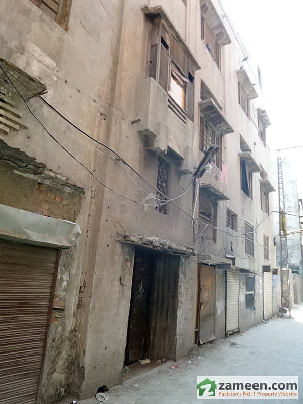 برانڈرتھ روڈ لاہور میں 1.3 کنال عمارت 32.5 کروڑ میں برائے فروخت۔