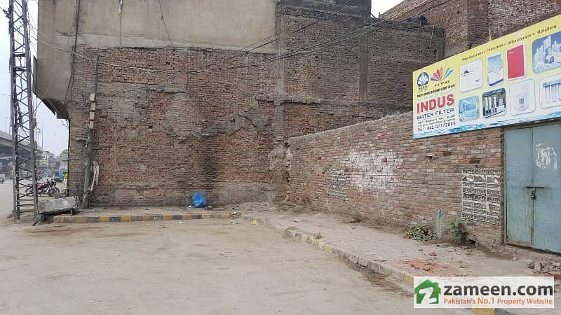 قرطبہ چوک لاہور میں 5 مرلہ کمرشل پلاٹ 7 کروڑ میں برائے فروخت۔