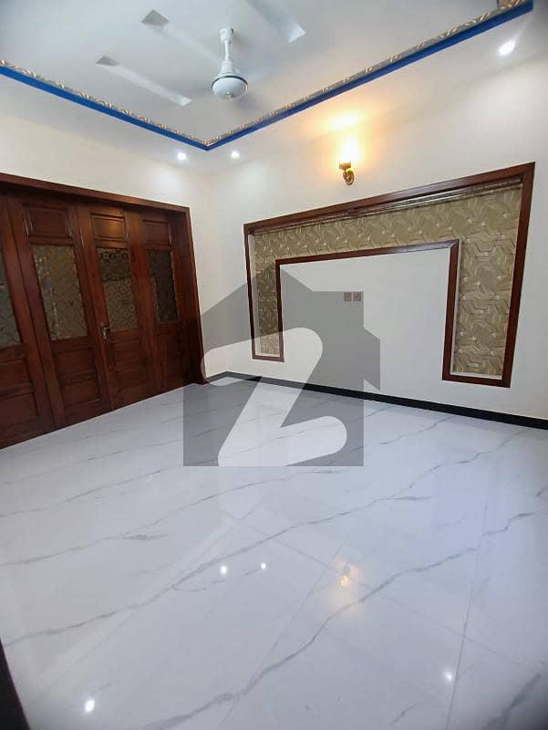 10 Marla Park Facing Upper Portion For Rent 10 Marla Park Facing Upper Portion For Rent