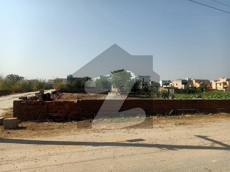 In Gujrat Bypass Commercial Plot Sized 30 Marla For sale