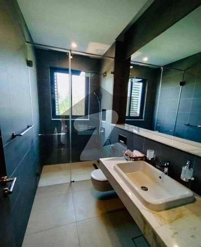 ایٹین کشمیر ہائی وے اسلام آباد میں 4 کمروں کا 10 مرلہ مکان 5.5 کروڑ میں برائے فروخت۔